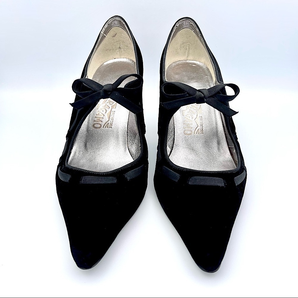 SALVATORE FERRAGAMO 🖤 Black Velvet Bardwill Bow Mary Jane Pumps | US 7